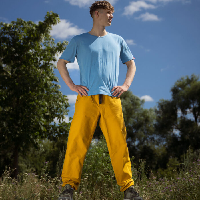 tshirt blue sand green black